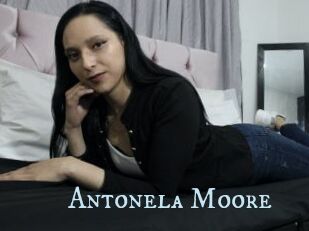 Antonela_Moore